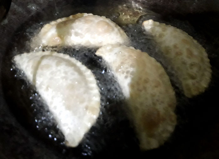 Gujiya