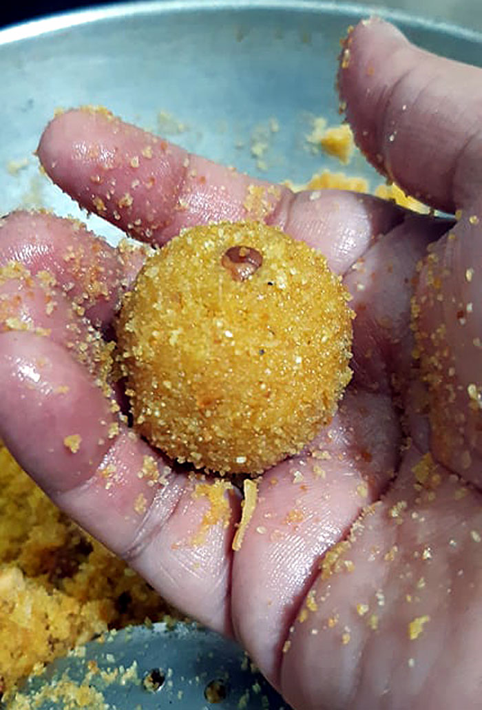 Rava besan ladoo