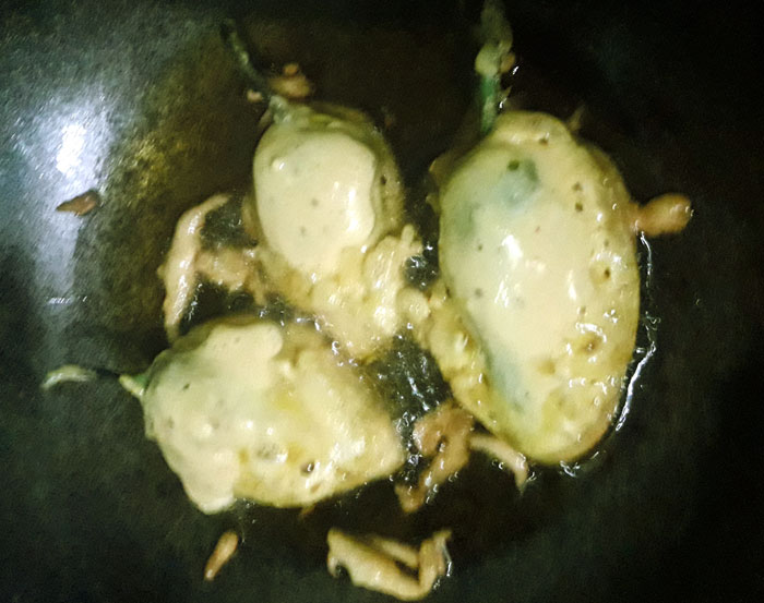 frying mirchi pakoda 